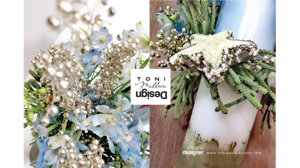 Lumanare botez scurta cu flori naturale delphinium si folie argintie personalizata 5